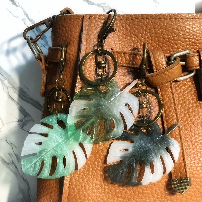 白斑龜背芋 | 水晶滴膠吊飾 - 鑰匙圈/鑰匙包 - 樹脂 綠色
