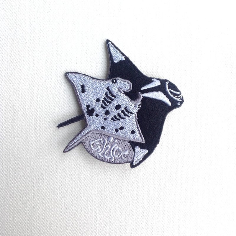 Design No.MR380 - 【Cork Wood】Manta Ray Badges - เข็มกลัด/พิน - ไม้ สีดำ