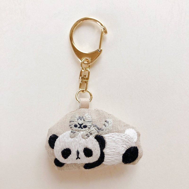 Thread Brooches Khaki - Giant panda and cat embroidery keychain