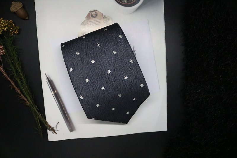 シルク・絹 ネクタイ・タイピン グレー - 高級グレーの六角星の重さのシルクのネクタイ
