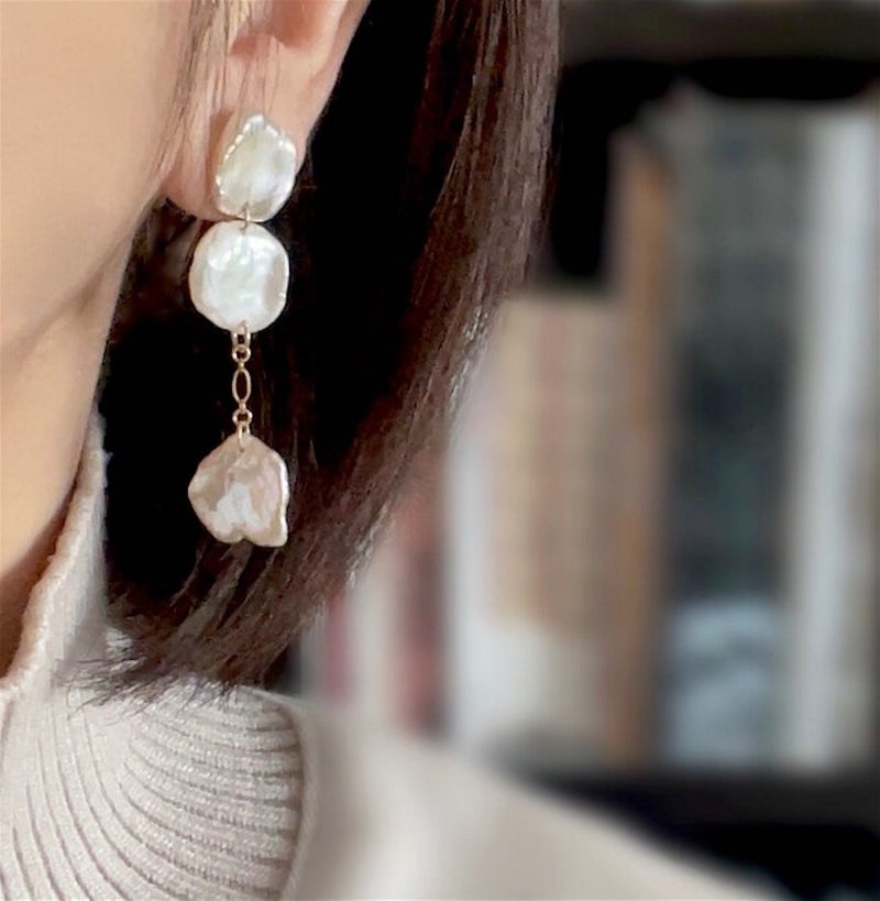 Cherry blossom petal petal pearl dangling earrings K14gf - ต่างหู - ไข่มุก สึชมพู