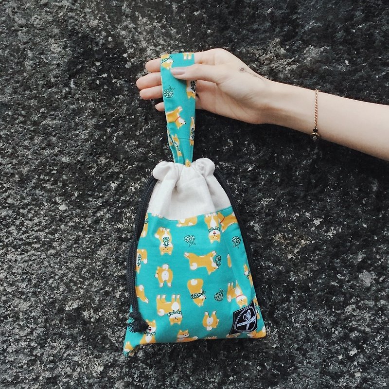 Drawstring tote bag / Shiba Inu blue-green - กระเป๋าถือ - ผ้าฝ้าย/ผ้าลินิน สีเขียว