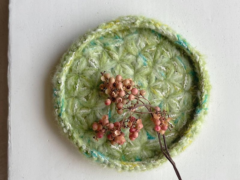 ライフトレイの花を編む-春の苔