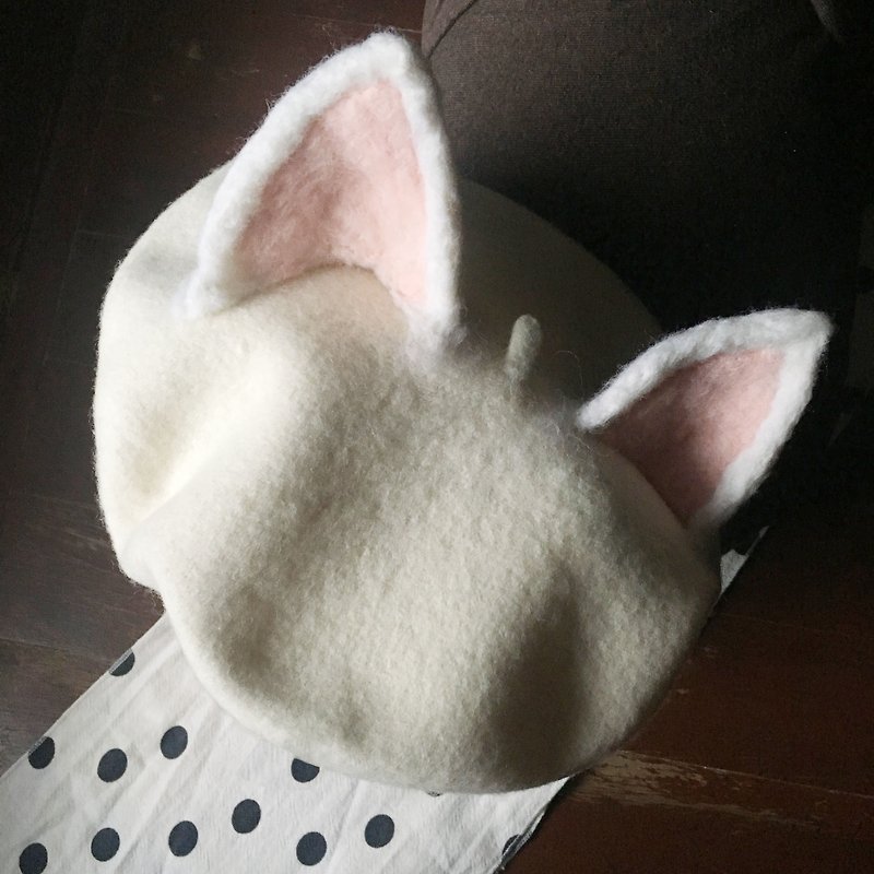 Wool felt  beret - white cat