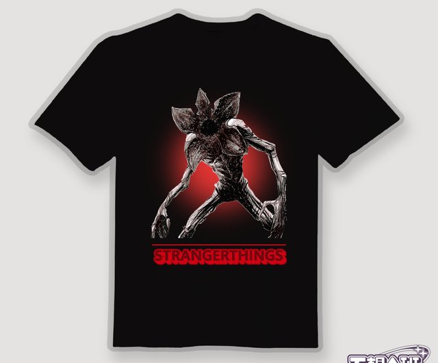 ストレンジャーシングス オーバーサイズTシャツ デモゴルゴン ストレンジャーシングス オーバーサイズTシャツ デモゴルゴン (T