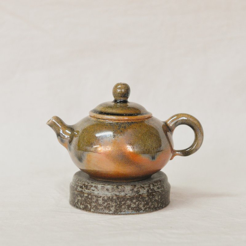 Wood fired pottery. Thick gray round teapot - ถ้วย - ดินเผา สีนำ้ตาล