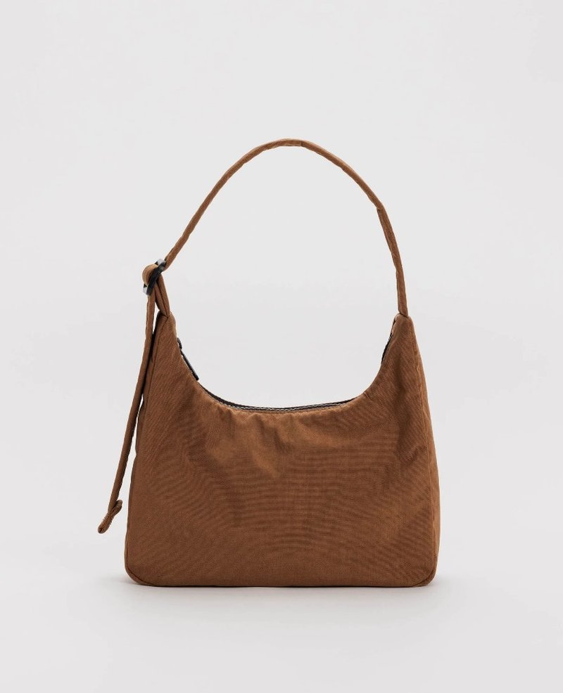 BAGGU - Nylon shoulder bag small size - Wenqing Coffee - กระเป๋าแมสเซนเจอร์ - วัสดุกันนำ้ สีนำ้ตาล