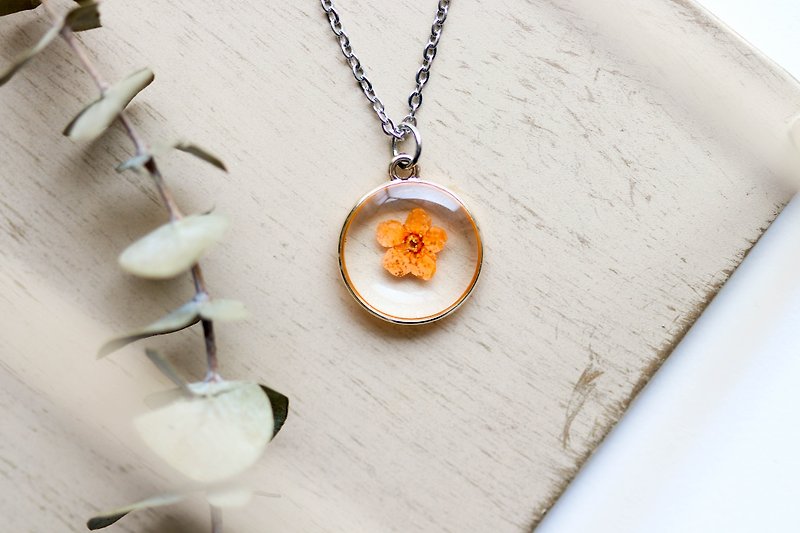 Plum (Orange) – Necklace bright 14 mm. - สร้อยคอ - พืช/ดอกไม้ 