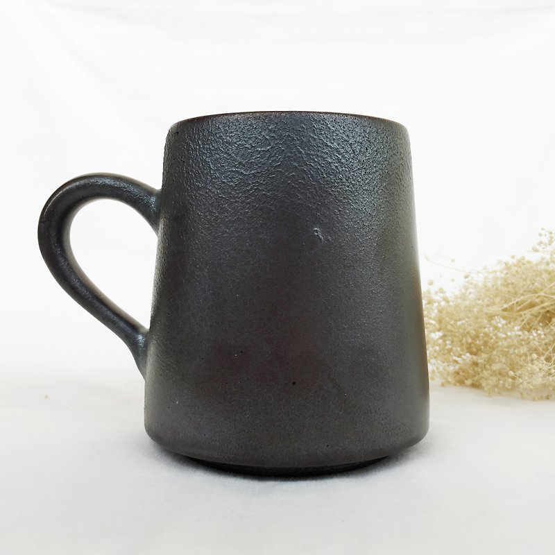 Minimalist style - hand-made metal enamel mug - Teapots & Teacups - Pottery Black