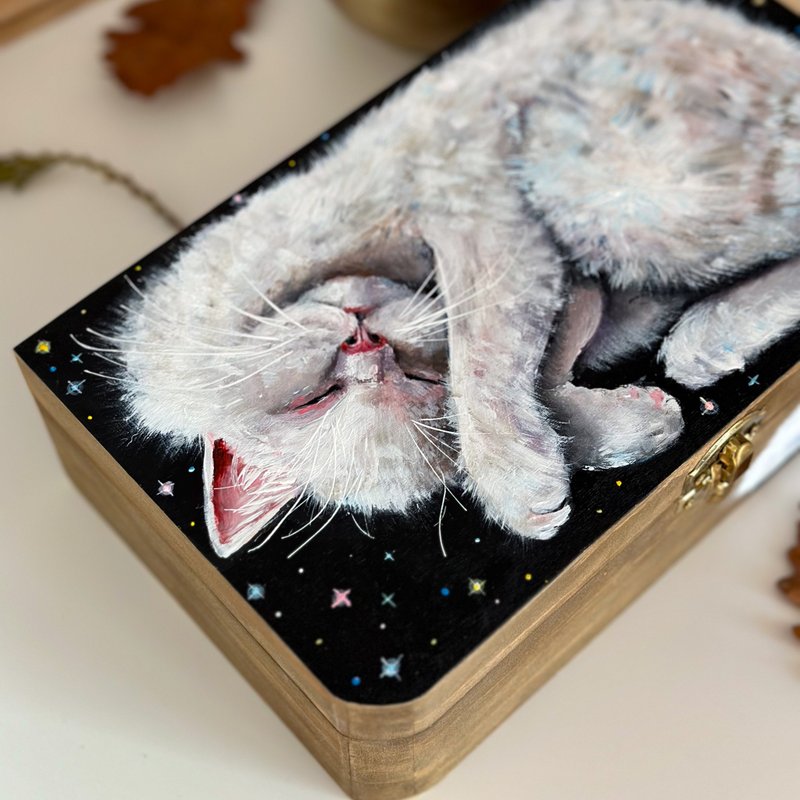 Hand painted wooden box White Cat, Storage box with lock, Big wooden Jewelry box - 居家收納/收納盒/儲物盒 - 木頭 咖啡色