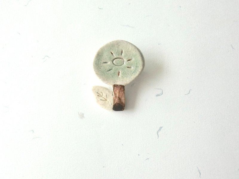 Ceramic Brooch , Pin - Blue/ Flower/ Plant - เข็มกลัด - เครื่องลายคราม สีเขียว