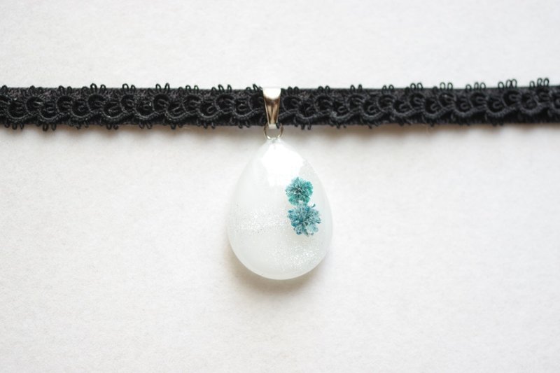 จี้เรซิ่นทรงสี่เหลี่ยม งานศิลป์ ลายใต้ความมืดมิดยามค่ำคืน - สร้อยคอ - เรซิน ขาว