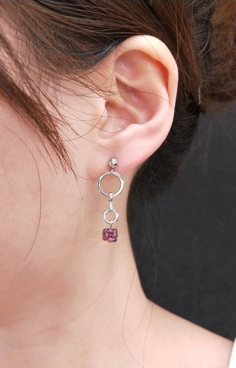 earring. Red garnet square ball ear clip earrings earrings - ต่างหู - คริสตัล สีเงิน