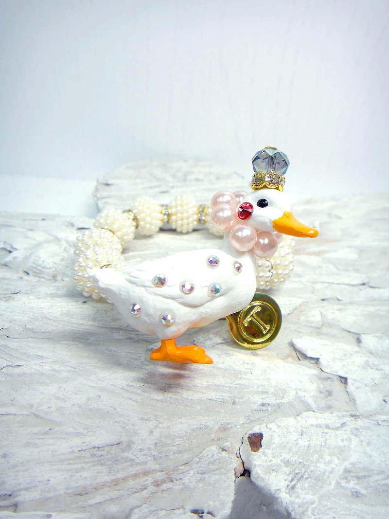 TIMBEE LO Duck Pearl Bead Bracelet Elastic Metal Plastic - สร้อยข้อมือ - กระดาษ ขาว