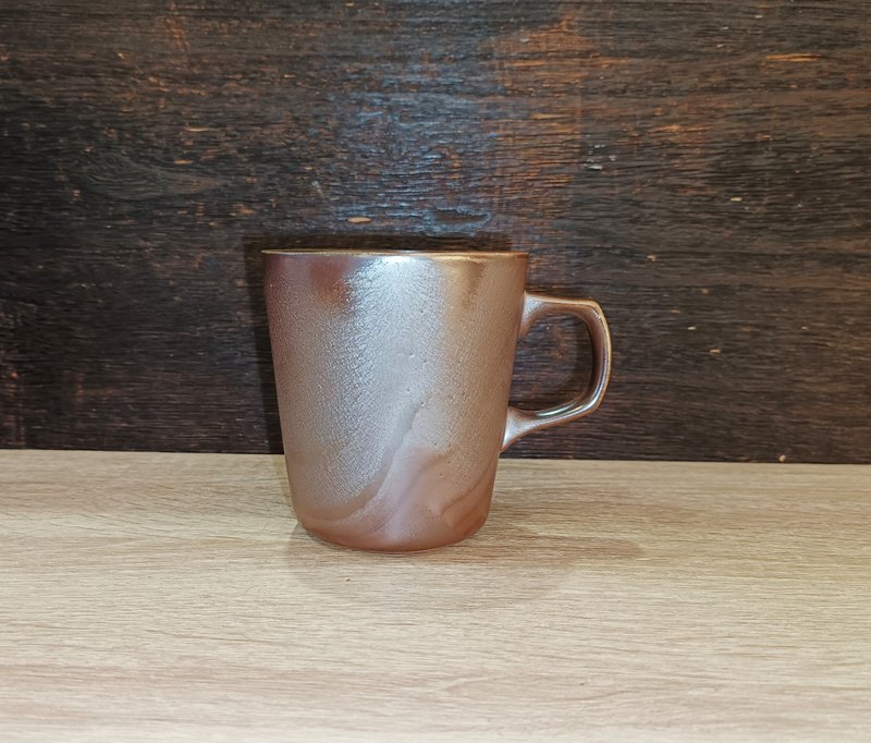 柴燒無釉馬克杯-鶯歌陶藝家李玟叡 - 咖啡杯/馬克杯 - 陶 