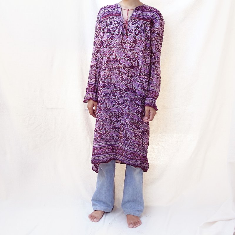 BajuTua / Vintage / Glitter Thin Cotton Indian Flower Long Top - เสื้อผู้หญิง - ผ้าฝ้าย/ผ้าลินิน สีม่วง