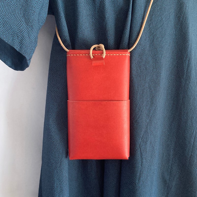 Smartphone Shoulder Bag using Sappan Wood(すおう) Dyed Leather 【tottu/とっつ】 - Messenger Bags & Sling Bags - Genuine Leather Red
