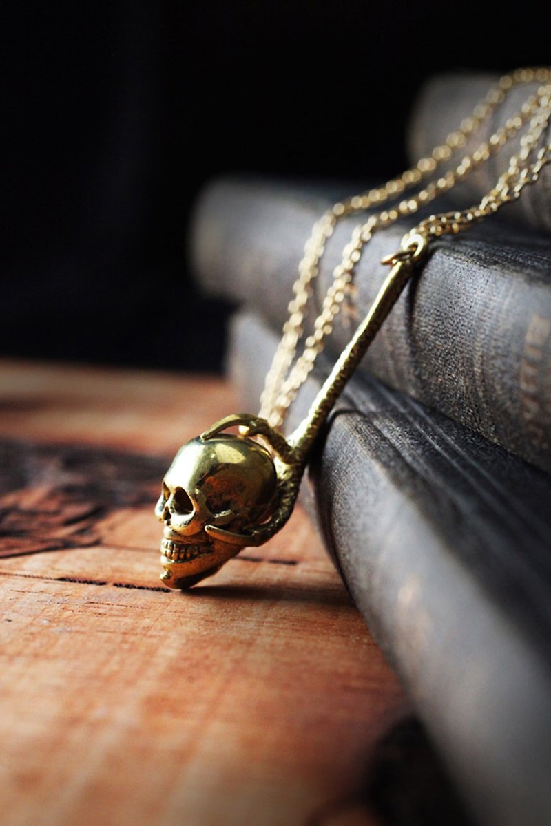 Skull with claw Necklace by defy jewelry / Gothic and dark style. - 項鍊 - 其他金屬 
