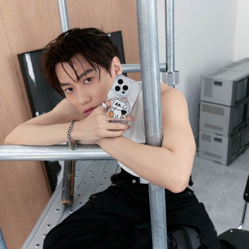 CHRISCHIU MOMO醬喝果汁MagSafe氣囊支架 - 手機/平板支架 - 壓克力 多色