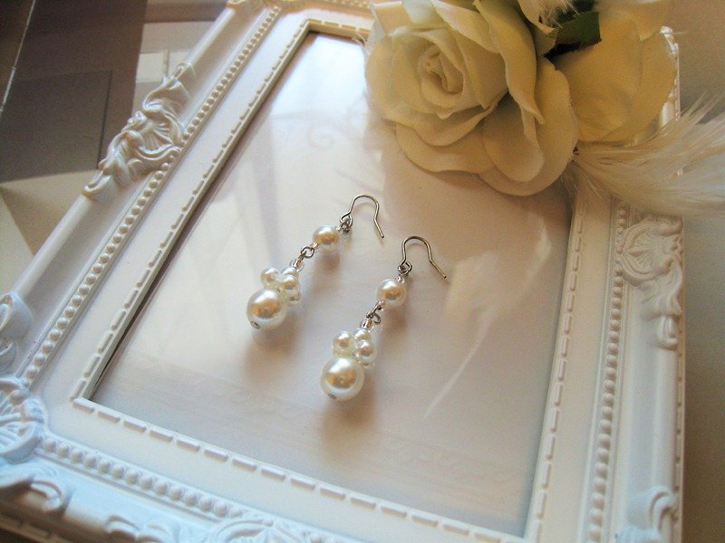 Silky Pearl Pierced Earrings / E : White Bridal* - Earrings & Clip-ons - Glass White