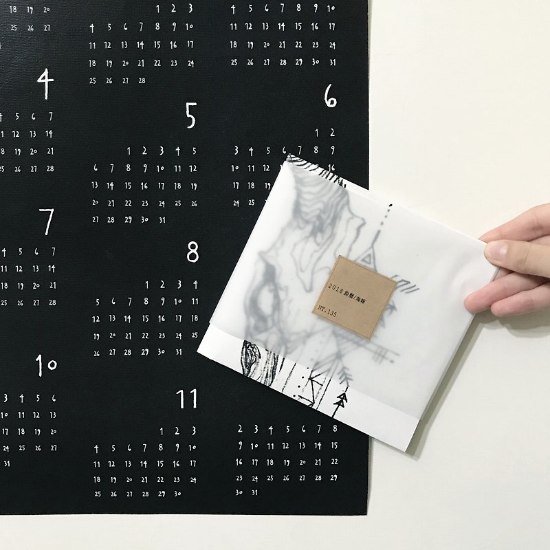 | 2018 雙面掛曆::海報 | 幾何羊頭骨 - 月曆/年曆/日曆 - 紙 黑色