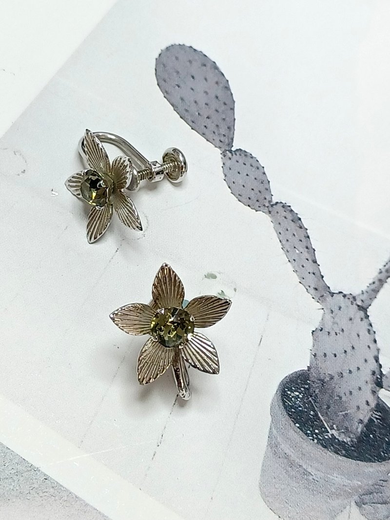 vintage jewelry Van Dell Sterling Silver Brown Rhinestone Floral Clip-On Earrings - ต่างหู - โลหะ 