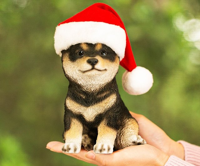 デバリエ クリスマスギフト 犬の置物 柴犬 サンタの帽子付き クリスマスプレゼント ギフト オブジェ かわいい 誕生日プレゼント Xca39bk 正規品 ショップ デバリエ ファンシー 置物 Pinkoi