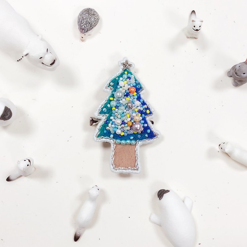 Koko Loves Dessert // I sell you youth - Merry Christmas Pin brooch (Wizard Tree) - เข็มกลัด - งานปัก สีน้ำเงิน