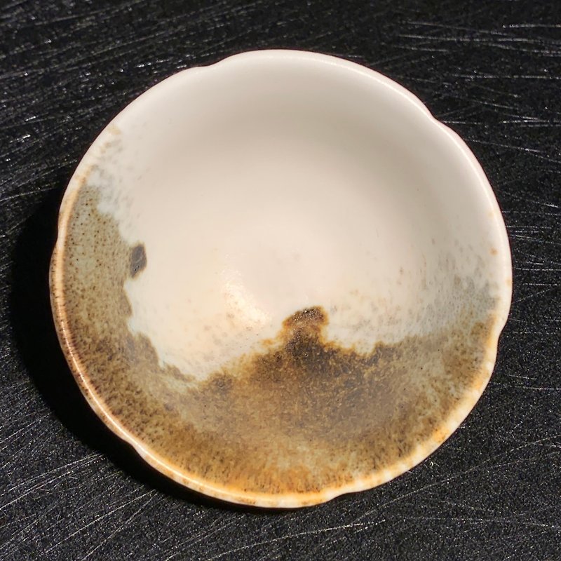 Freehand Ruyao Landscape Tea Sunflower Tea Cup / Qiu Yuning - Teapots & Teacups - Porcelain White