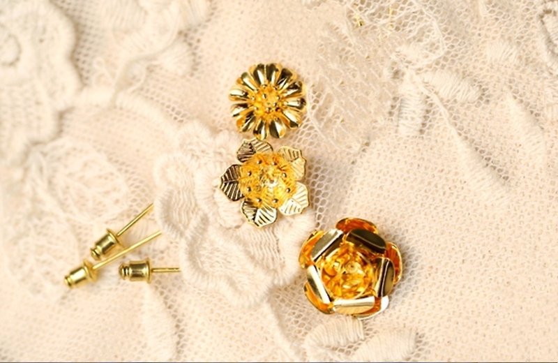 Flower brooch - Brooches - Copper & Brass Orange