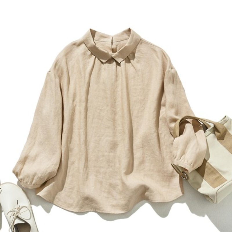 A Linen blouse that gives off a mature and cute look. Can also be used as a sunshade. 100% Linen. Beige. 230503-3 - Women's Tops - Cotton & Hemp 