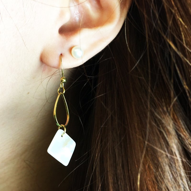 Clip-on can be changed - Geometric Bronze earrings - right time - a single
