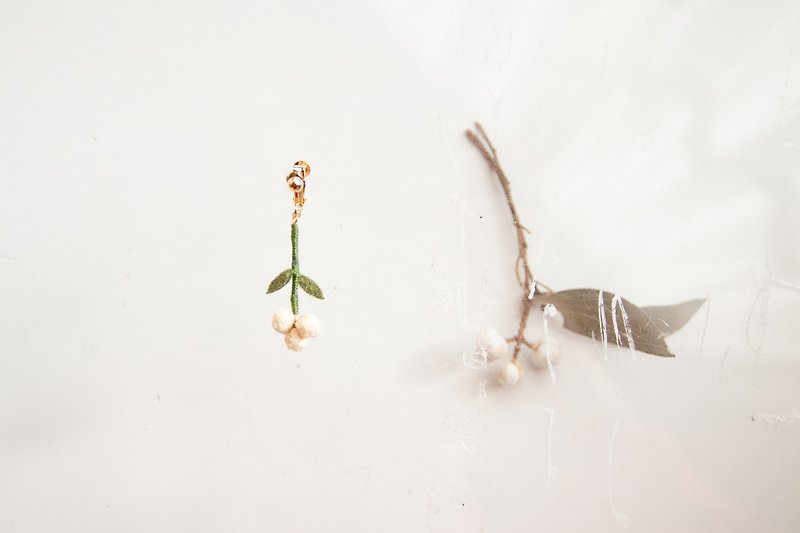 ito hana pierce / earrings (olive flower, one ear)