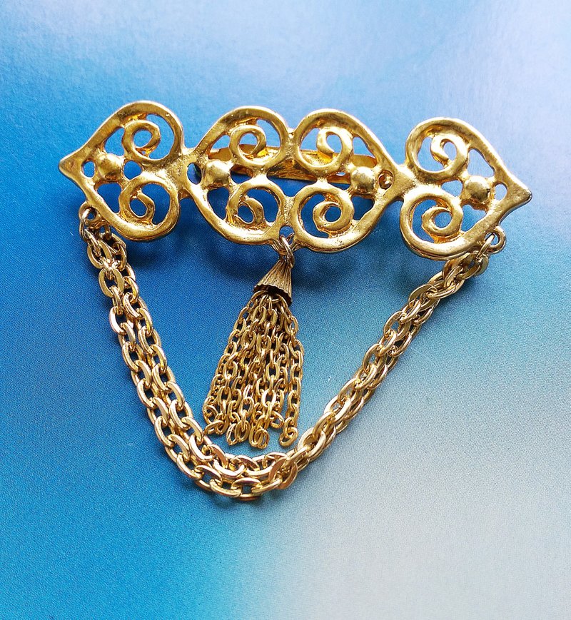 Vintage Jewelry 西洋古董飾品 金色調 垂墜 流蘇 簍空藤紋 別針 - 徽章/別針 - 其他金屬 金色