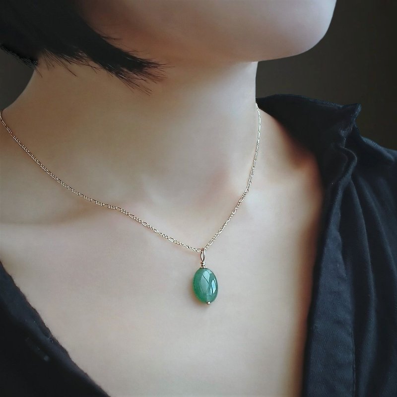 Aventurine Flat Oval Pendant 14K GF Dainty Necklace | Vintage Figaro Chain - สร้อยคอ - หยก สีเขียว