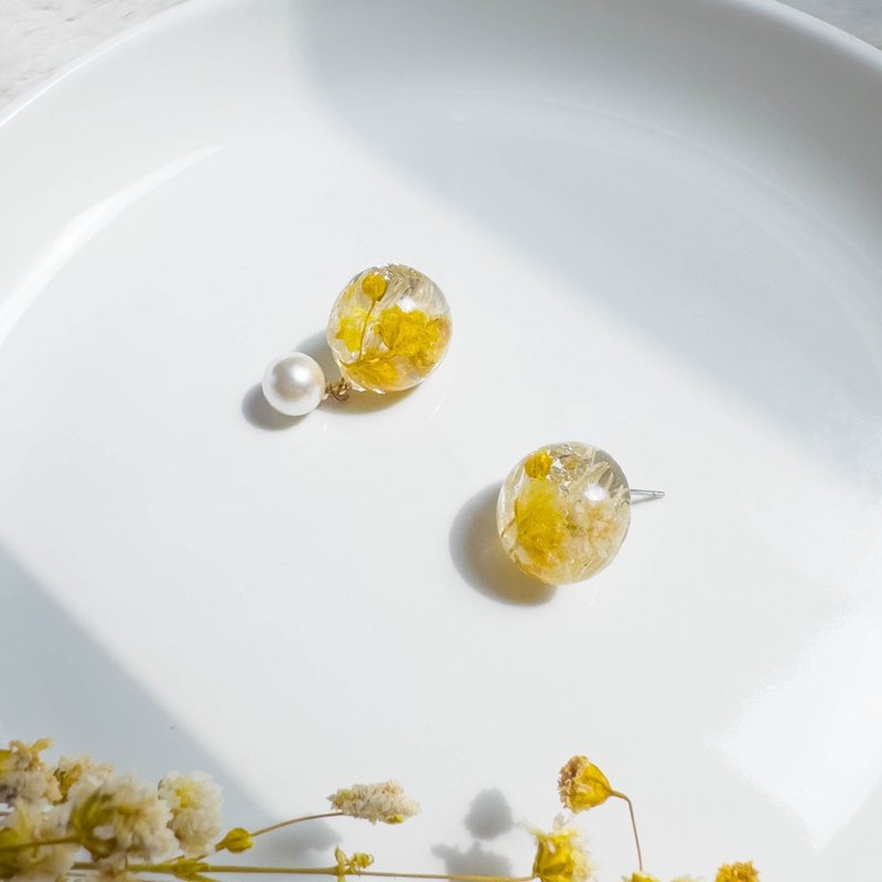 Yellow baby's breath round pearl earrings/ Clip-On/ear pins - Earrings & Clip-ons - Plants & Flowers Yellow