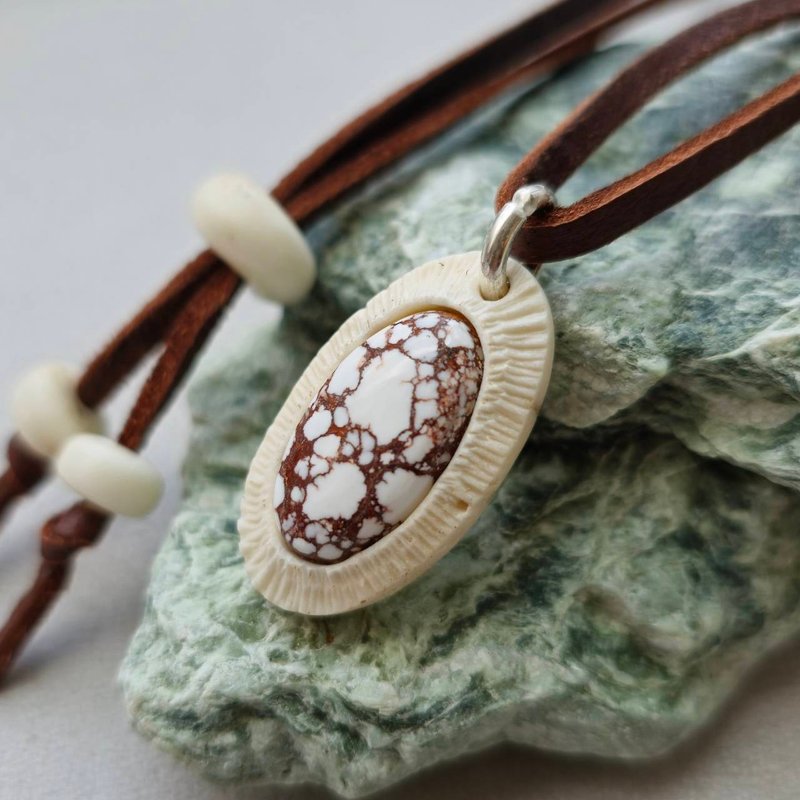 Deer antler wild horse pendant - Necklaces - Gemstone White