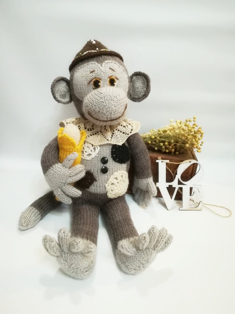 Stuffed animal knitted Monkey with banana in vintage style, toys  as a gift - ของเล่นเด็ก - ขนแกะ สีเทา