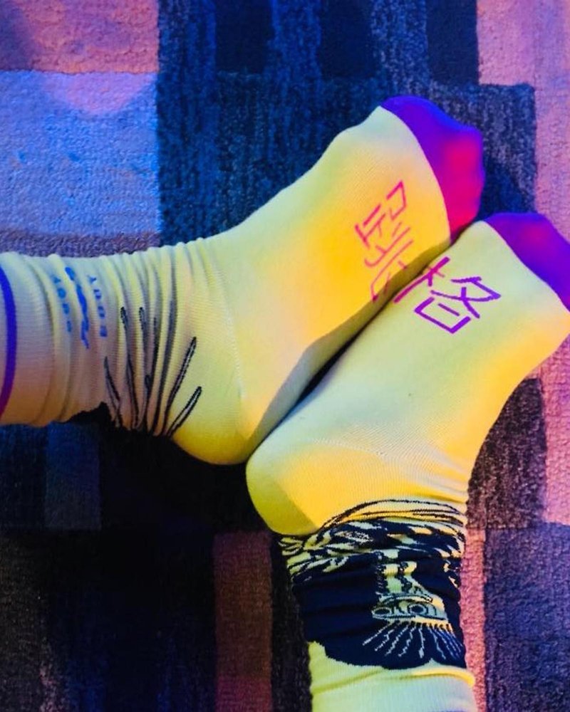 【跳格禮襪】男女同款中筒襪 - 襪子 - 棉．麻 黃色
