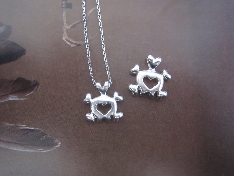 Original design cute heart-shaped skull Silver pendant 925 Silver necklace - สร้อยคอ - เงินแท้ สีเงิน