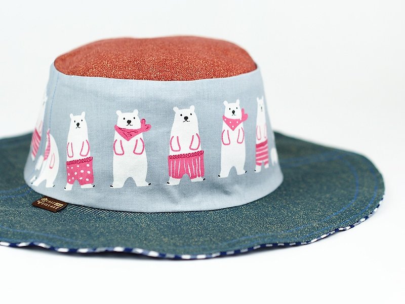 Maverick Village Calf Village Men's and Women's Handmade Double-sided Hat Customized Gentleman Bear Bear Animal {Polar Bear's Home} Light Gray [H-391] - หมวก - ผ้าฝ้าย/ผ้าลินิน สีเทา