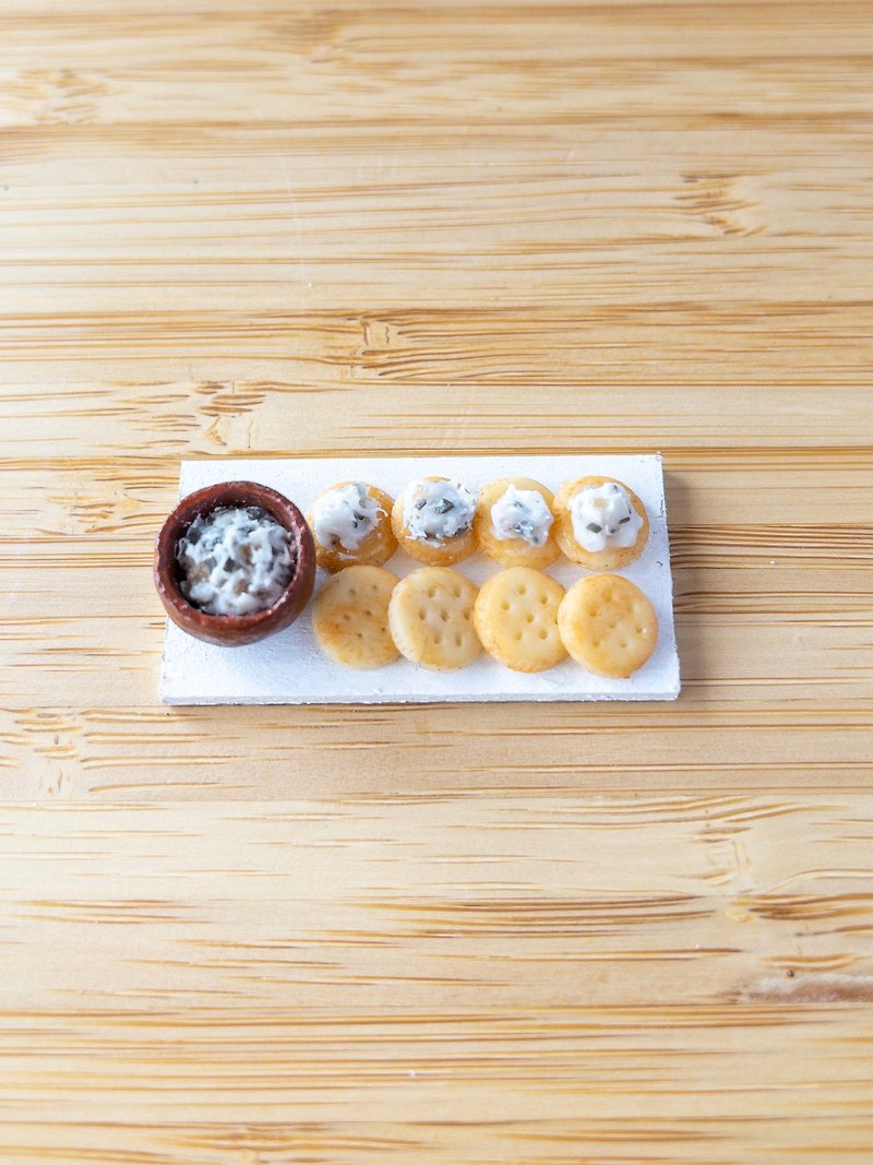 ミニチュアフード　いぶりがっこクリームチーズとクラッカーセット　ミニチュア - 玩偶/公仔 - 黏土 白色