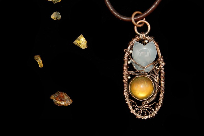 【Series of Amber】Myanmar amber pendant _ Fox and the moon