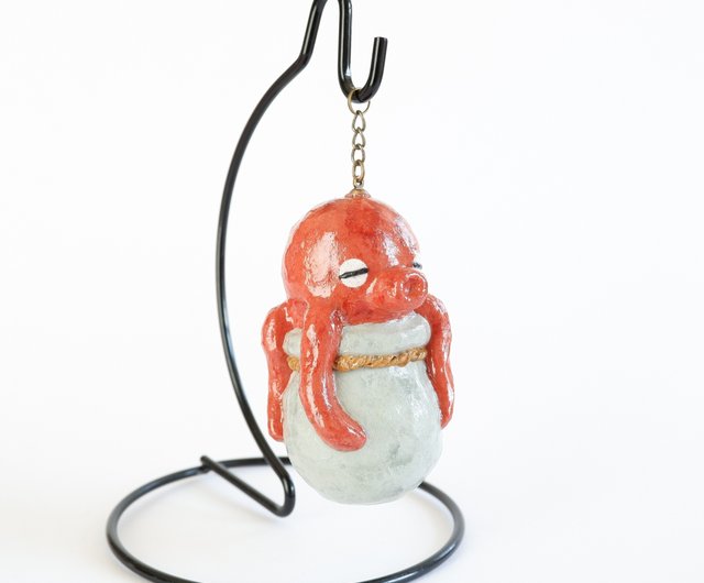 和紙で色付けした置物 タコ in たこ壺 吊り飾りタイプ