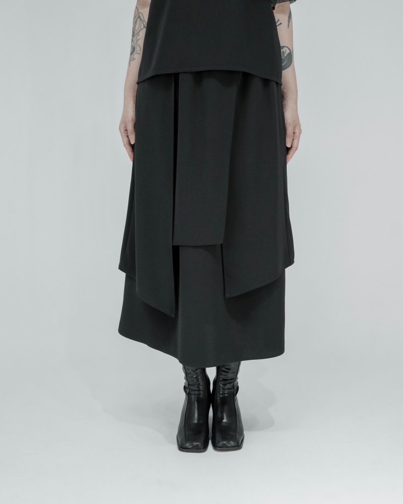 MUKK DESIGN 不對稱裁片A字裙 - 裙子/長裙 - 聚酯纖維 黑色