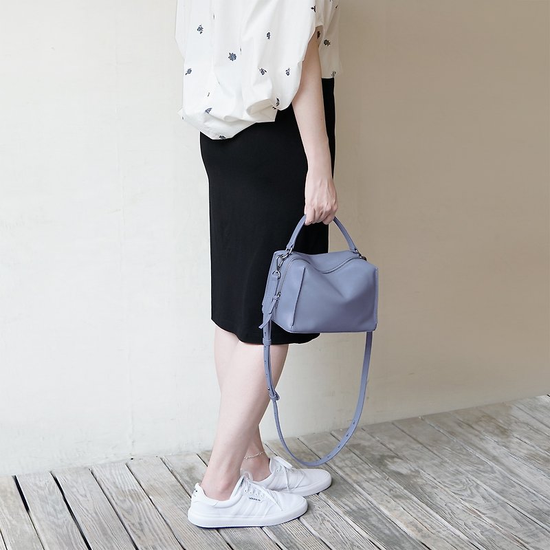 Mini Valley Cube Shoulder Bag-Provence/leather bag/shoulder bag/handbag - กระเป๋าแมสเซนเจอร์ - หนังแท้ สีน้ำเงิน