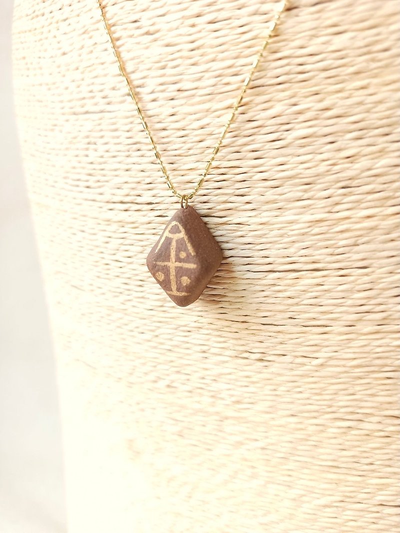 Rhombus gold word water drop hollow perfume bottle essential oil bottle pottery necklace - Necklaces - Pottery Brown