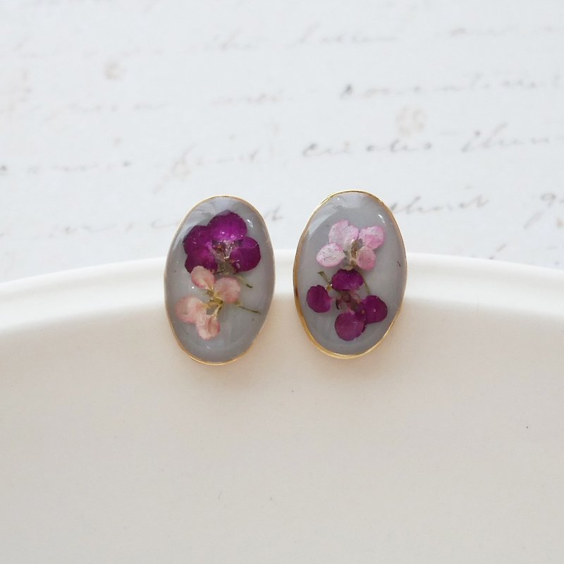 Resin Earrings & Clip-ons Gray - Pressed flower earrings
