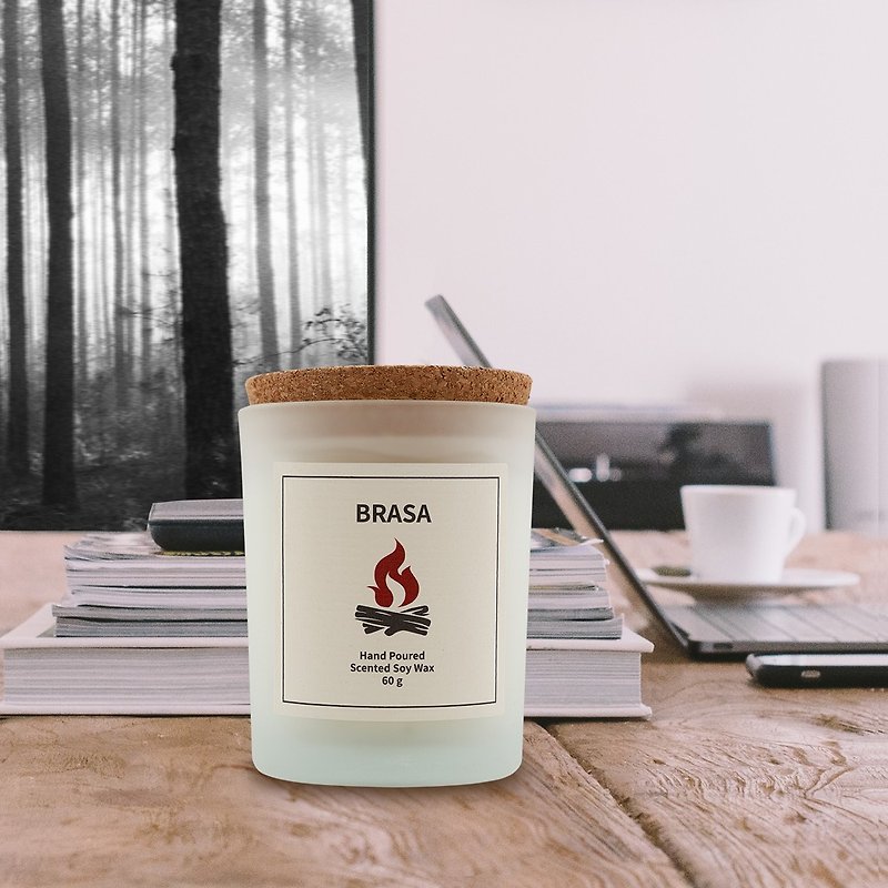 北歐-瑞典設計 60克營火香氛大豆蠟燭-木質暖木(小) - 香薰蠟燭/燭台 - 蠟 紅色
