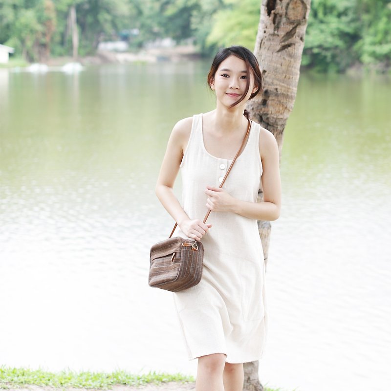 Little Tan Midi Bags Hand woven and Botanical Dyed Cotton Brown-Blue Color - กระเป๋าแมสเซนเจอร์ - กระดาษ สีนำ้ตาล